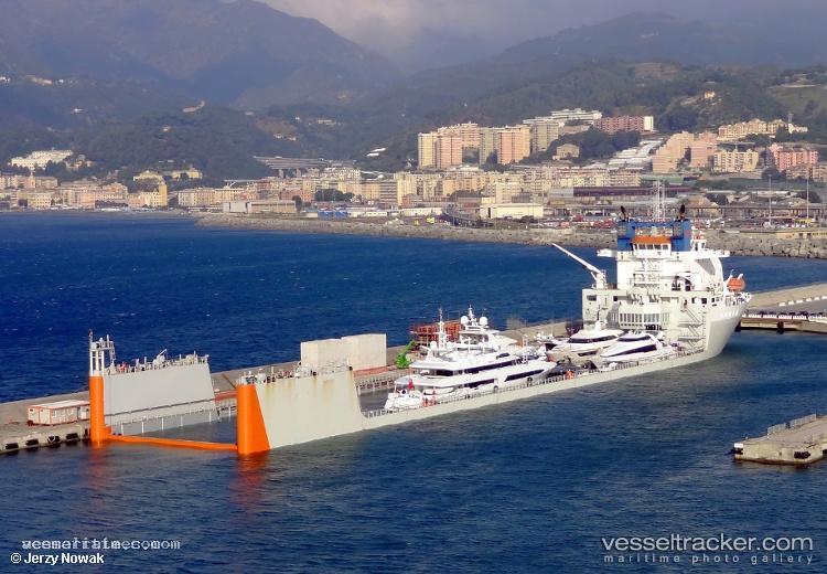 Yacht-Express - Heavy Load Carrier vessel registered in Netherlands