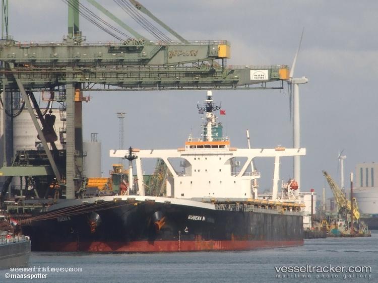 Winning-Universe - Ore Carrier vessel registered in Singapore