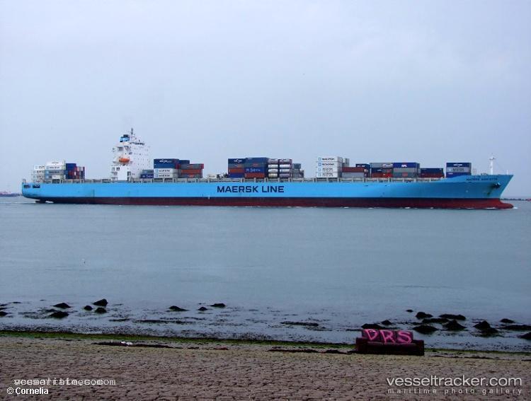Long-Beach-Express - Container Ship vessel registered in Liberia