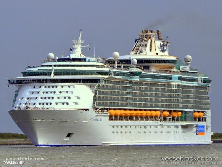 Independence-Ots - Cruise Ship vessel registered in Bahamas
