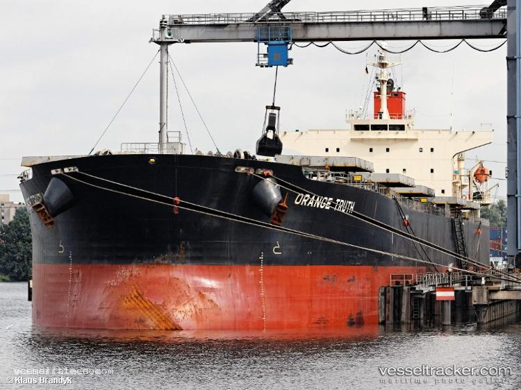 Ponente - Bulk Carrier vessel registered in Marshall Islands