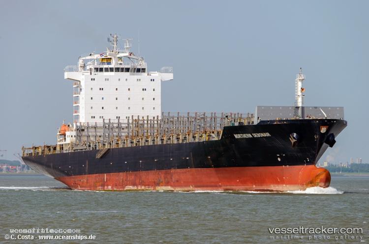 Newnew-Star - Container Ship vessel registered in Hong Kong