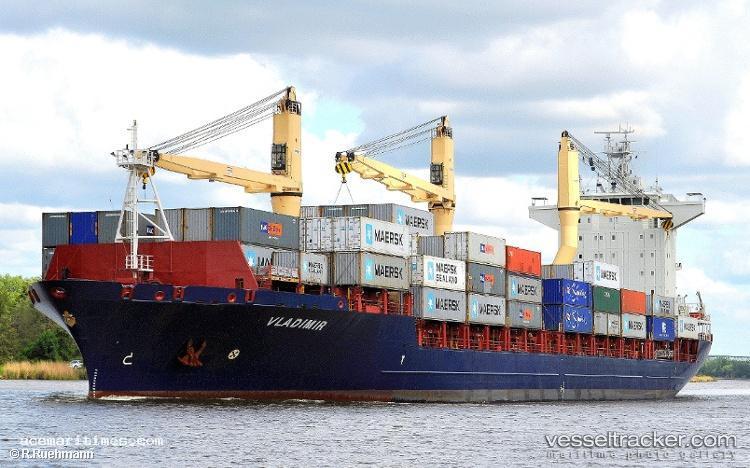 Capitaine-Tasman - Container Ship vessel registered in Singapore
