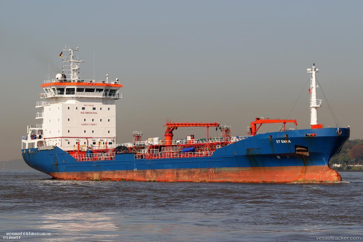 Tanker-Bee-11 - Chemical Oil Products Tanker vessel registered in Portugal