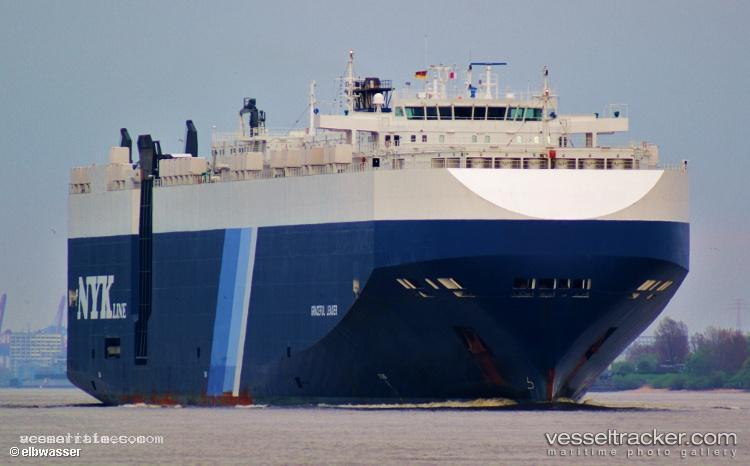 Graceful-Leader - Vehicles Carrier vessel registered in Bahamas