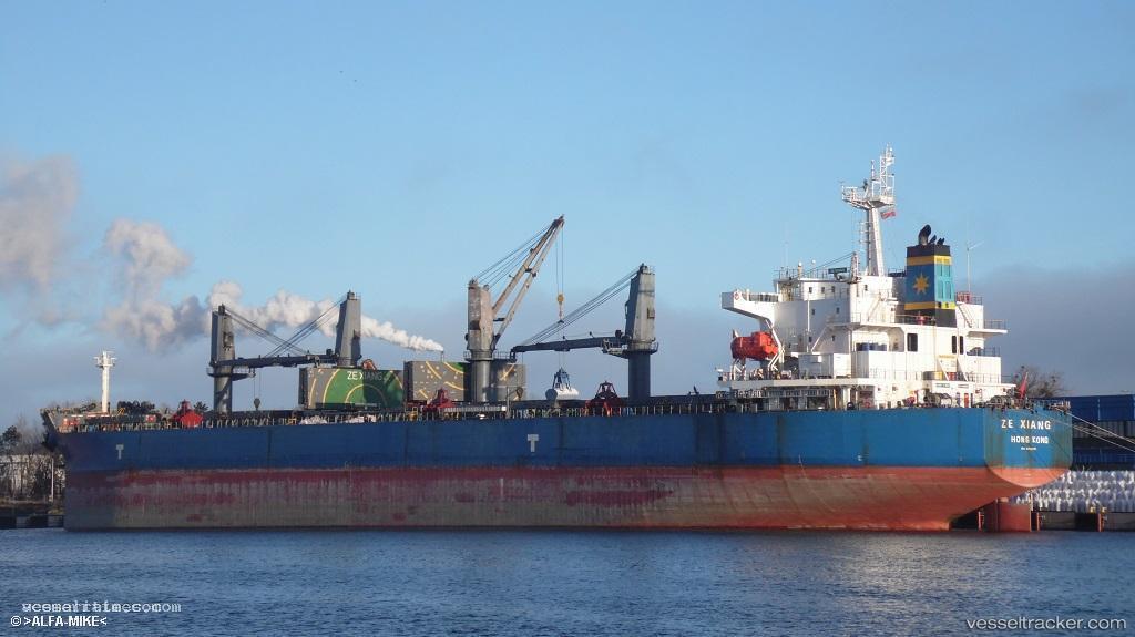 Ze-Xiang - Bulk Carrier vessel registered in Hong Kong