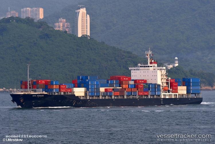 Leo - Container Ship vessel registered in Saint Vincent and the Grenadines