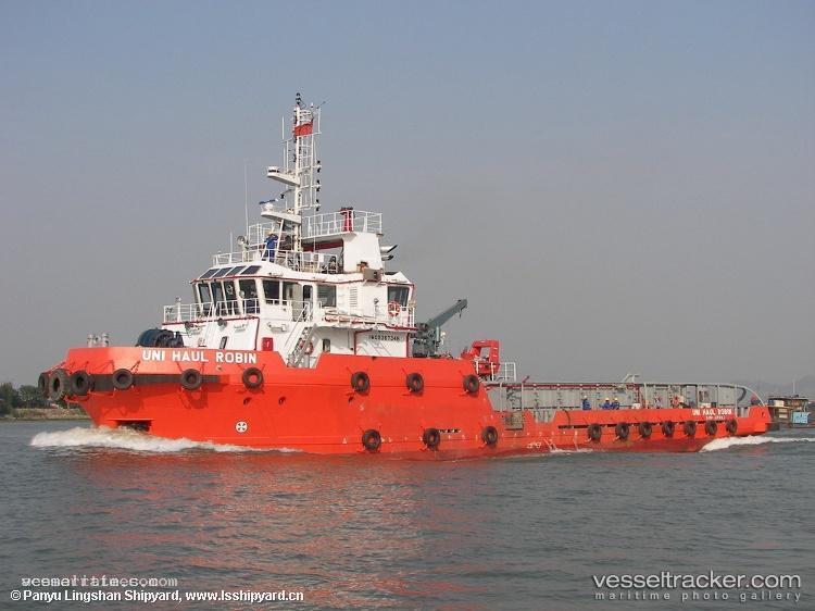 Spo-Robin - Offshore Tug Supply Ship vessel registered in Indonesia