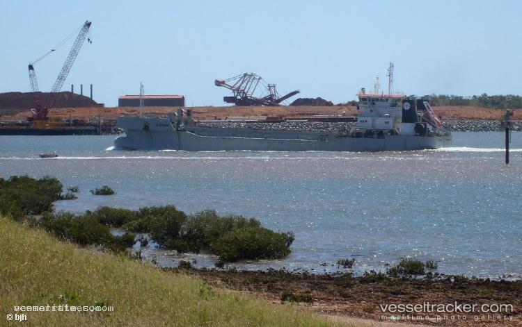 Le-Sphinx - Dredger vessel registered in Mauritius