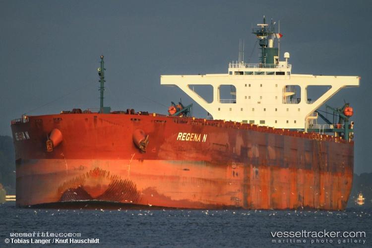 Winning-Diligence - Bulk Carrier vessel registered in Singapore