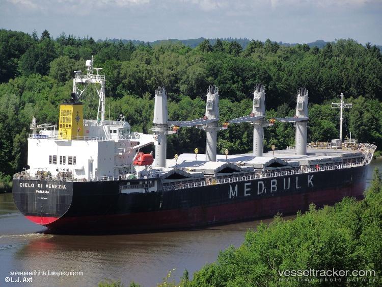Manta-Zuhal - General Cargo Ship vessel registered in Marshall Islands