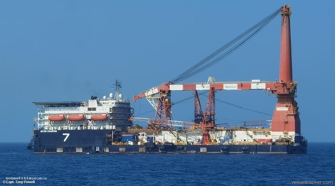 Seven-Champion - Pipe Layer vessel registered in Singapore