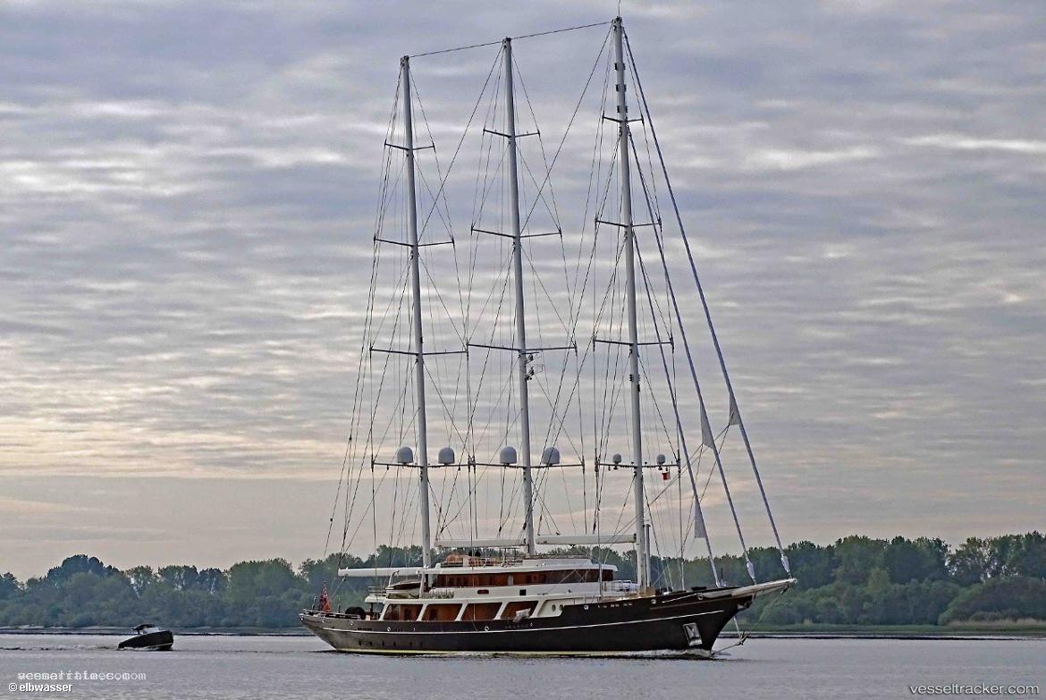 Eos - Service Ship vessel registered in Cayman Islands