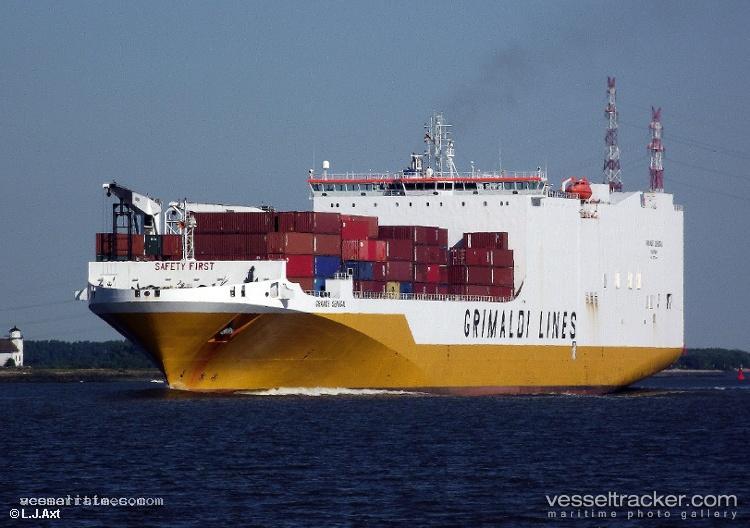 Grande-Senegal - Vehicles Carrier vessel registered in Italy
