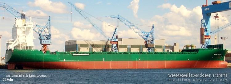 Papu - Container Ship vessel registered in Liberia