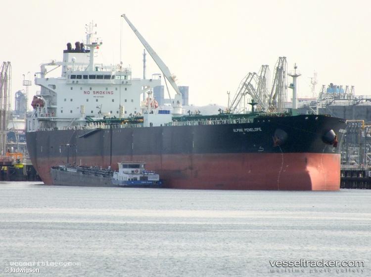 Versa - Crude Oil Tanker vessel registered in Panama