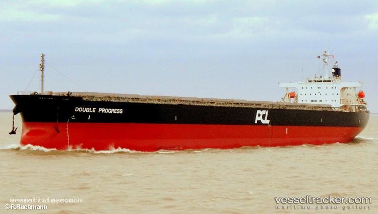 Royal-Award - Bulk Carrier vessel registered in Singapore