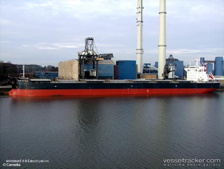 Pedhoulas-Commander - Bulk Carrier vessel registered in Cyprus