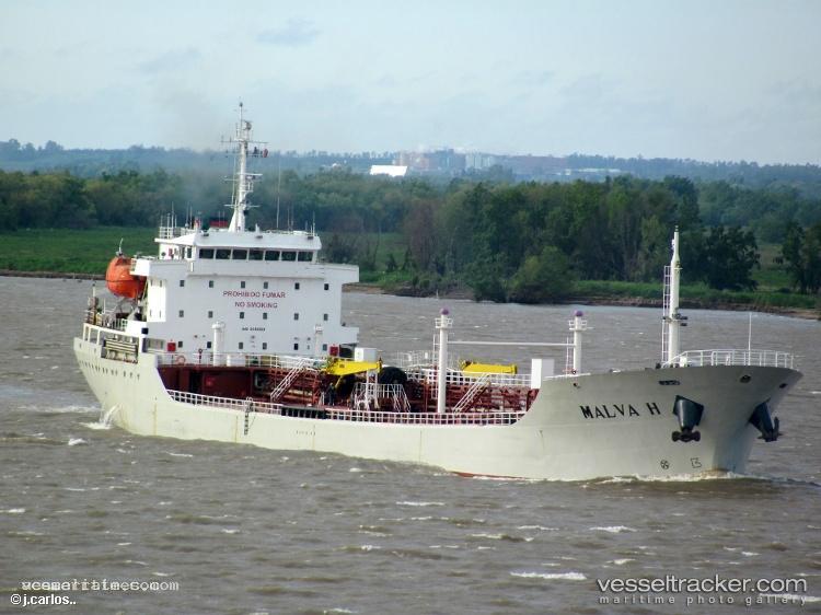Kuba - Oil Products Tanker vessel registered in Guinea-Bissau