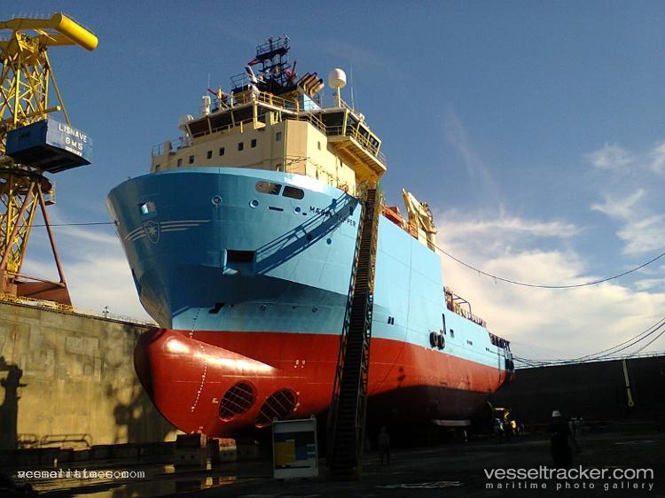 Maersk-Topper - Offshore Tug Supply Ship vessel registered in Brazil