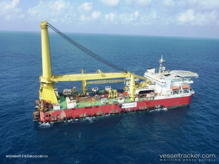 Safeen-3000 - Pipe Layer vessel registered in Marshall Islands