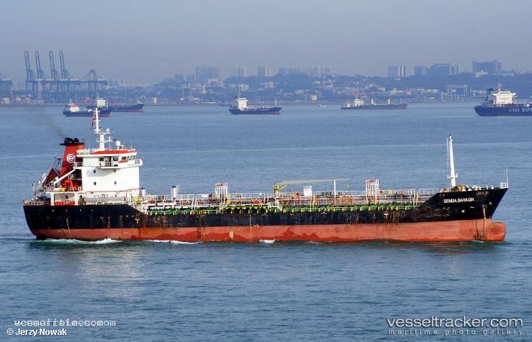 Sriyuliani - Oil Products Tanker vessel registered in Marshall Islands
