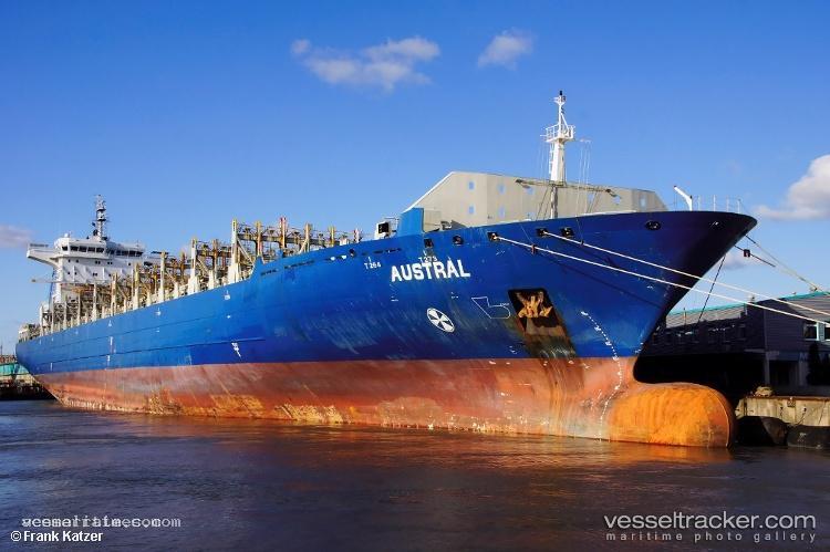 Dole-Wari - Container Ship vessel registered in Bahamas