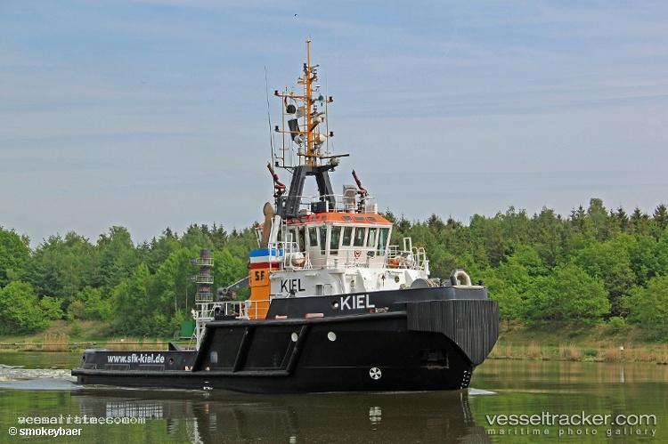 Kiel - Tug vessel registered in Germany