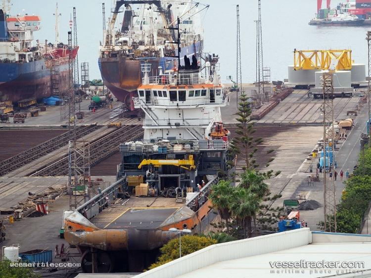 Norman-F-Mccall - Offshore Tug Supply Ship vessel registered in Marshall Islands