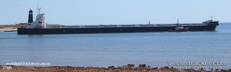 Xh-Valor - Ore Carrier vessel registered in Liberia