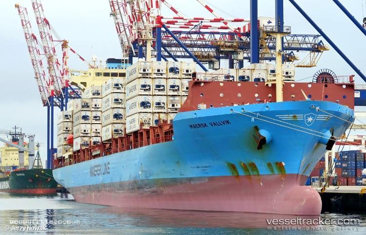 Maersk-Vallvik - Container Ship vessel registered in Singapore