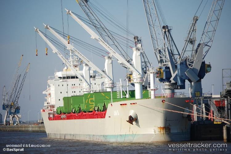 Eider - Bulk Carrier vessel registered in Antigua and Barbuda