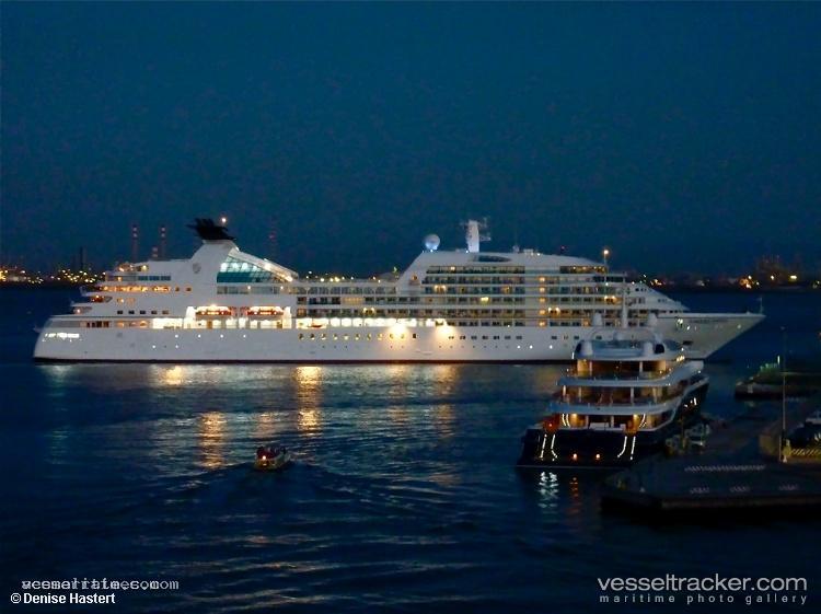 Mitsui-Ocean-Fuji - Cruise Ship vessel registered in Bahamas