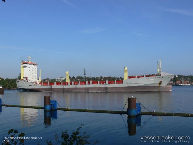 Oyster - Container Ship vessel registered in Panama