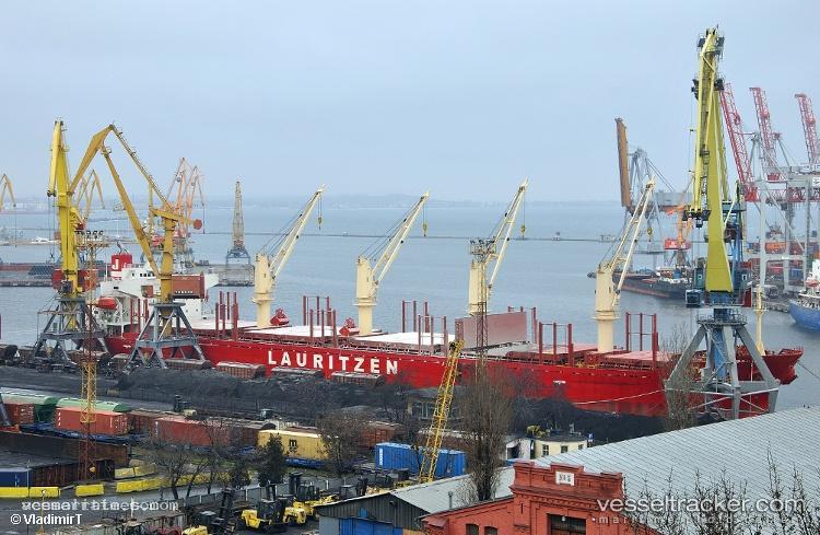 Team-Focus - Bulk Carrier vessel registered in Marshall Islands