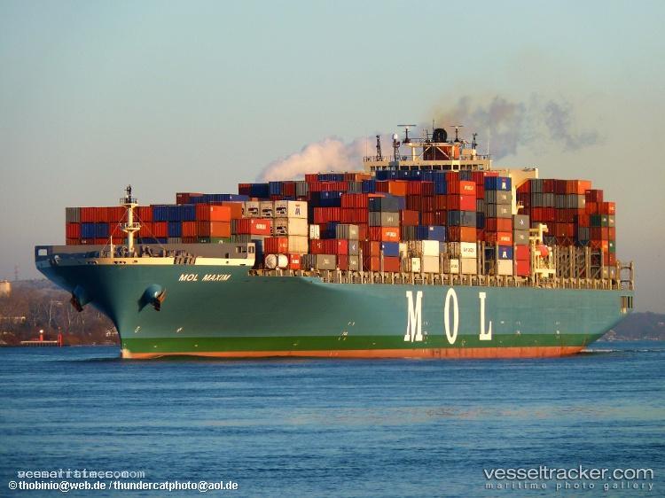 One-Maxim - Container Ship vessel registered in Japan