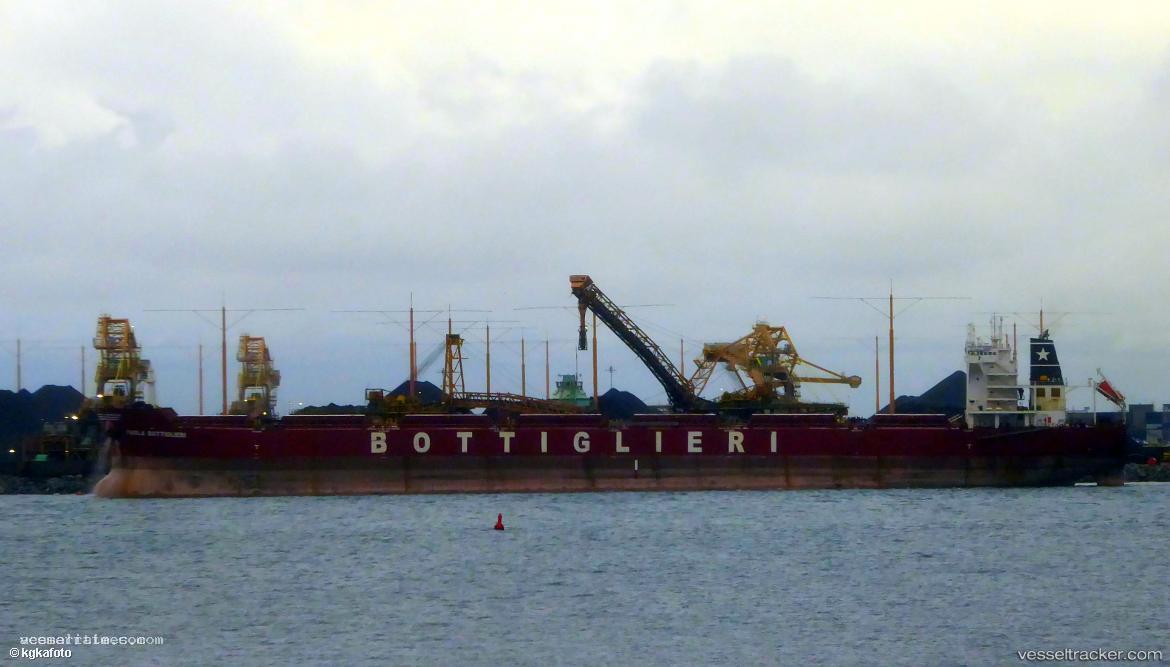 Star-Lapis - Bulk Carrier vessel registered in Bahamas