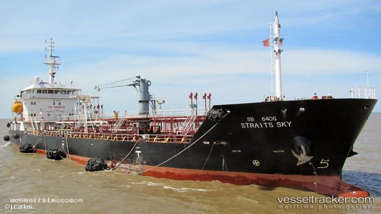 Straits-Sky - Bunkering Tanker vessel registered in Argentina