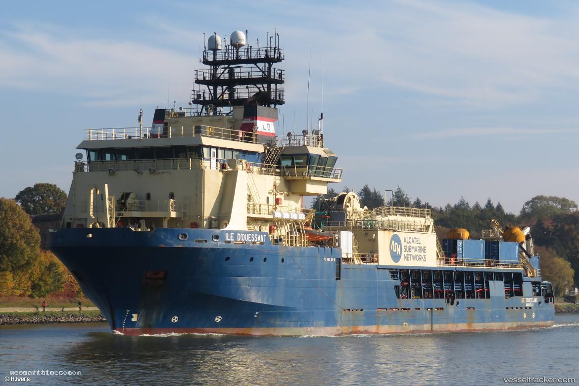 Ile-D-Ouessant - Cable Layer vessel registered in France