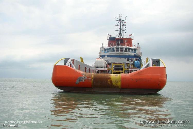 Intan-Ratu - Offshore Tug Supply Ship vessel registered in Malaysia