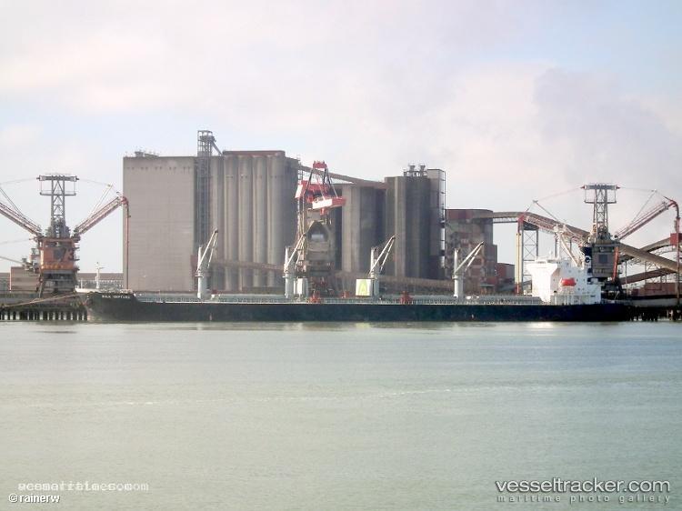 Eleen-Neptune - Bulk Carrier vessel registered in Liberia