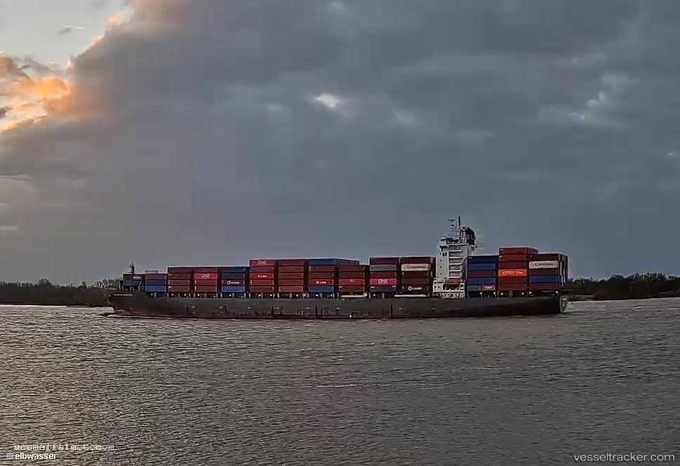 Gfs-Precious - Container Ship vessel registered in Singapore