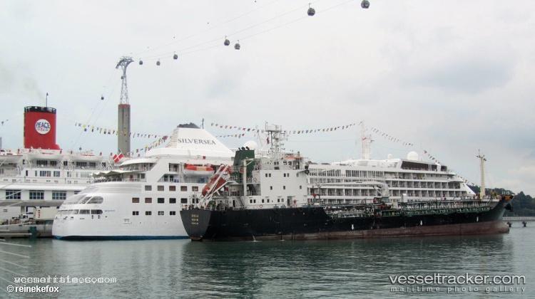 Vanda-Adventure - Oil Products Tanker vessel registered in Singapore