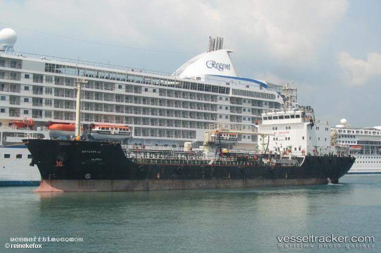 Vanda-Success - Oil Products Tanker vessel registered in Singapore