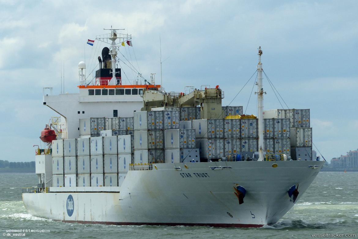 Cs-Trust - Refrigerated Cargo Ship vessel registered in Singapore