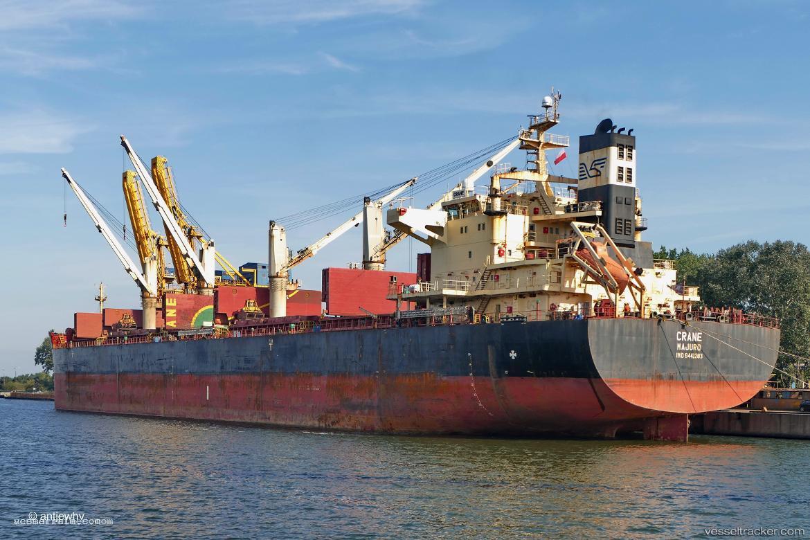 Crane - Bulk Carrier vessel registered in Marshall Islands