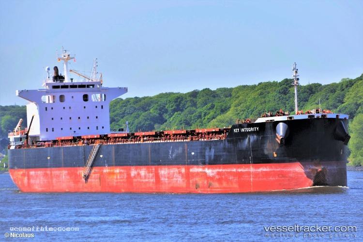 Magic-Thunder - Bulk Carrier vessel registered in Marshall Islands