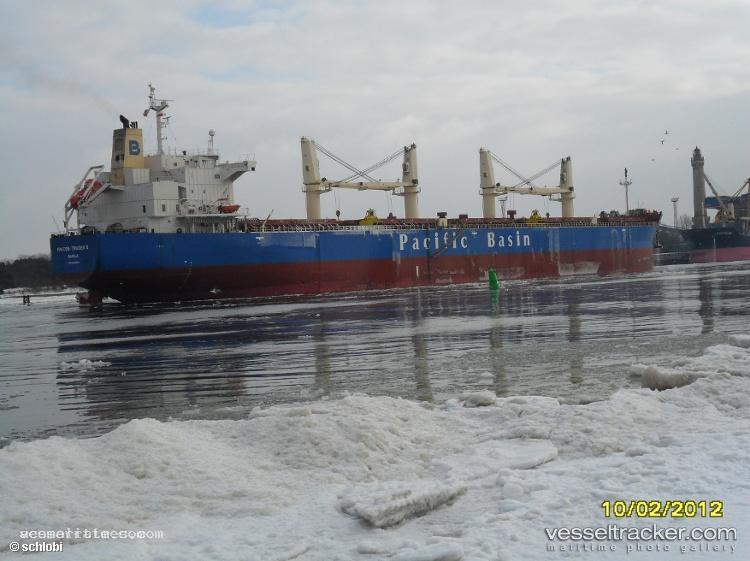 Lumoso-Karunia-Ii - Bulk Carrier vessel registered in Indonesia