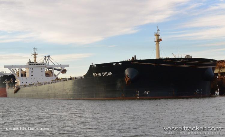 Ocean-China - Ore Carrier vessel registered in Hong Kong