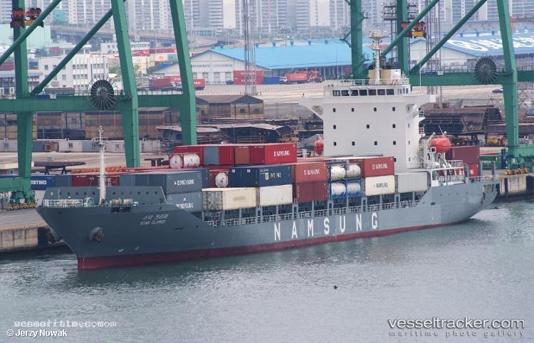 Star-Clipper - Container Ship vessel registered in Marshall Islands